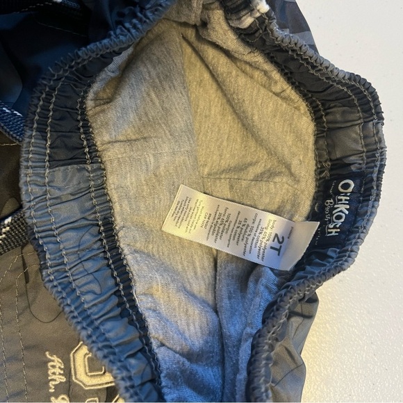 5/$25 Oshkosh lined track pants camo 2T zip ankles - Picture 3 of 4